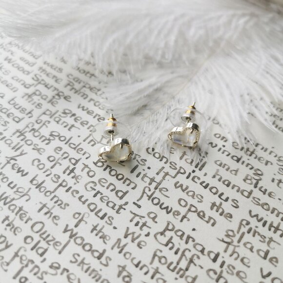 Kendra Scott Ari Heart Dichroic Glass Gold Stud Earrings - Picture 3 of 5